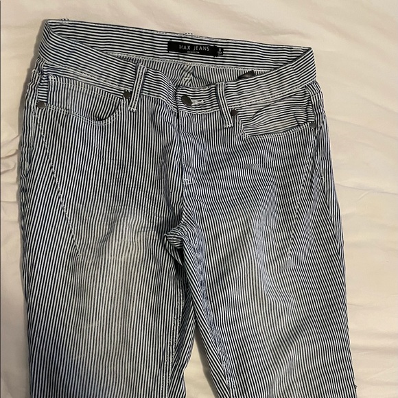 Cuffed Striped Jeans - Picture 6 of 6